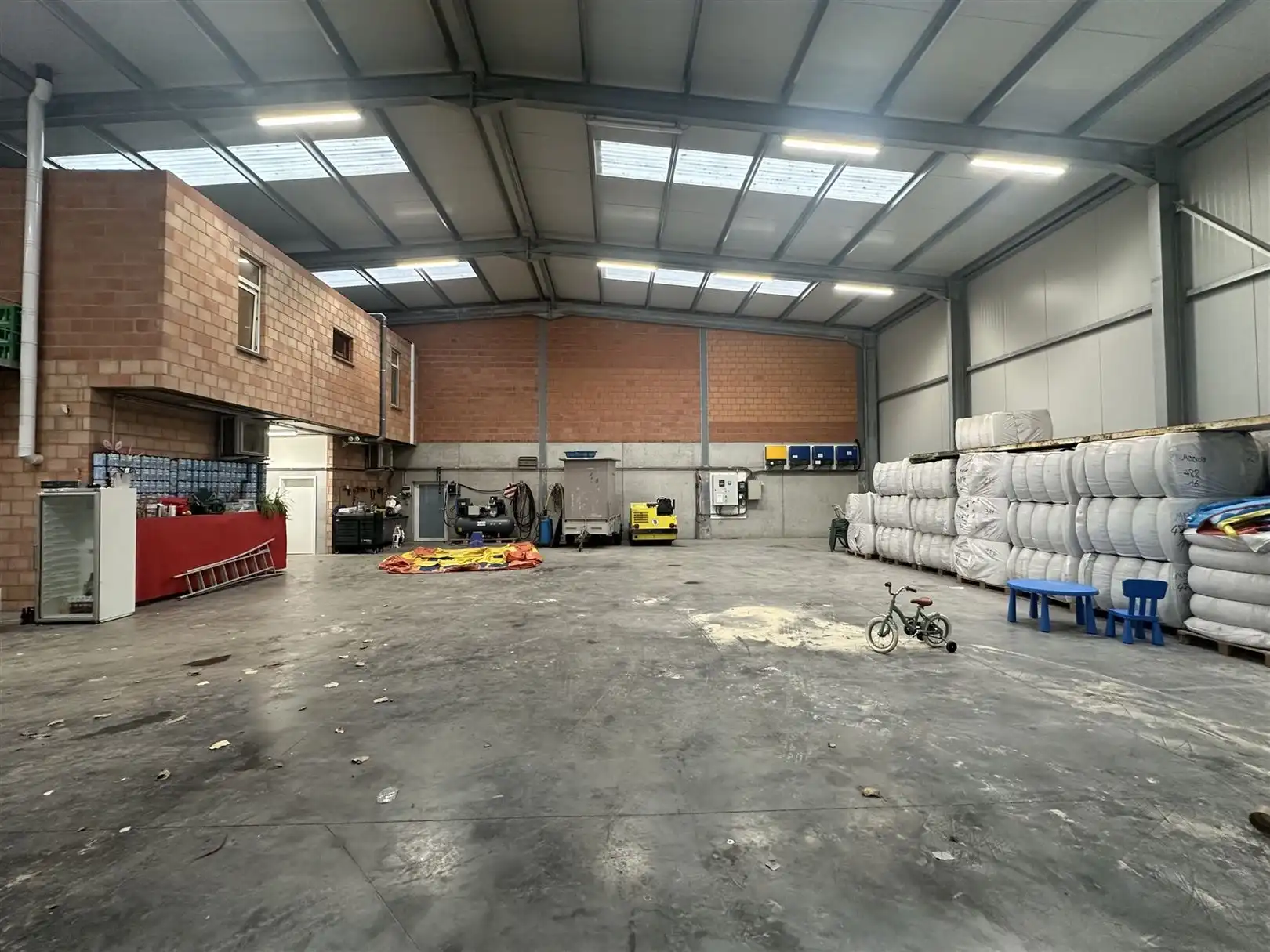 Gemengd gebouw met ruime loft appartement en loods van 400 m² te lokeren. foto 5