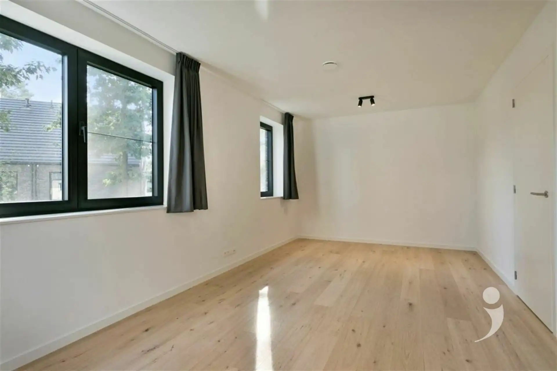 Moderne, halfopen BEN woning in groene, rustige omgeving foto 14