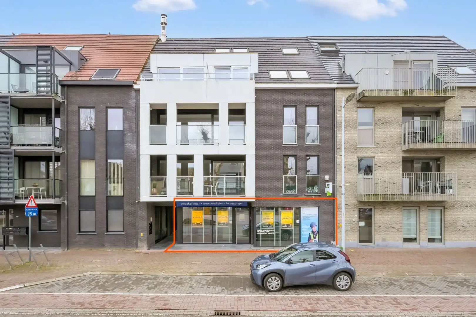 9m vitrine op dé GROENLAAN - HERZELE foto 2