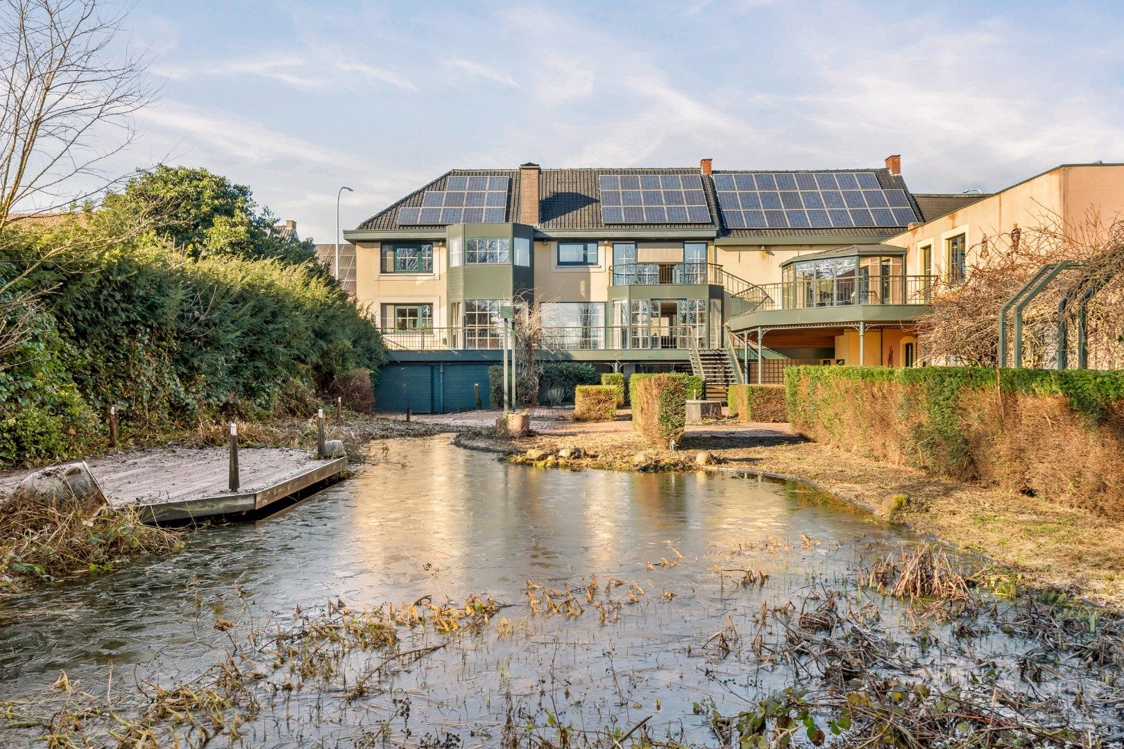 GEBOUW OP 2588M² MET 447M² BEW. OPP., 5 SLPKS, 3 BADKAMERS EN 3 GARAGES AAN DE LEIE foto 5