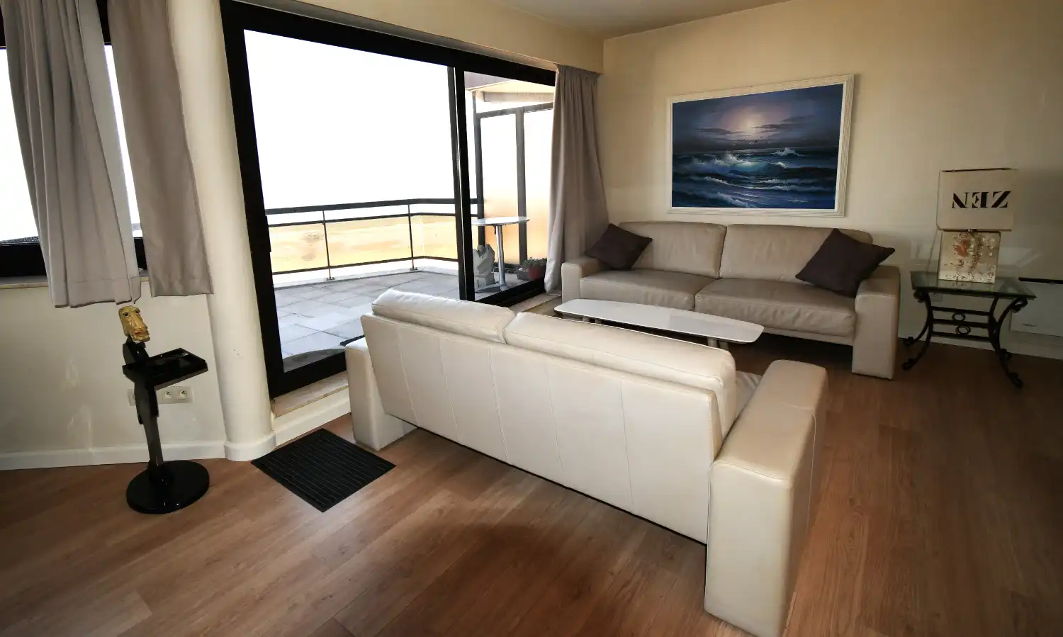 Gerenoveerd twee slaapkamer appartement met zowel frontaal zeezicht als zicht op het hinterland foto 24