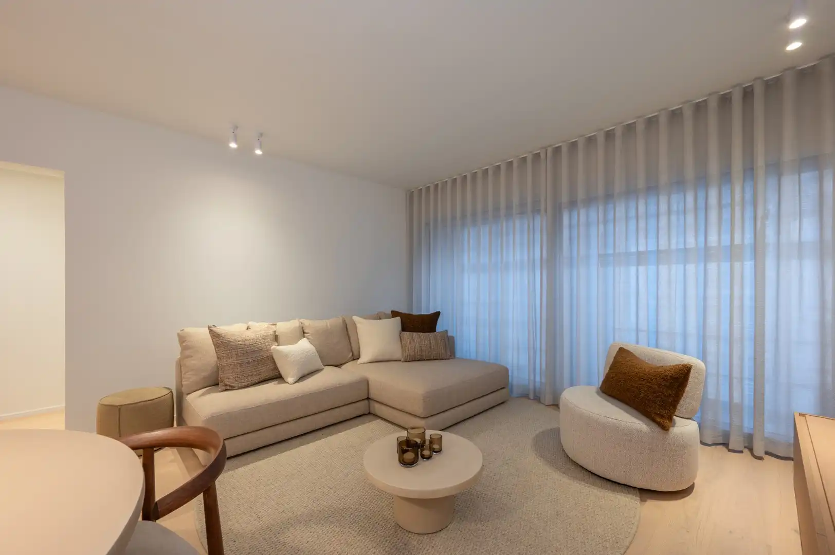 Instapklaar 3-slaapkamer appartement met terras nabij de Zeedijk. foto 5