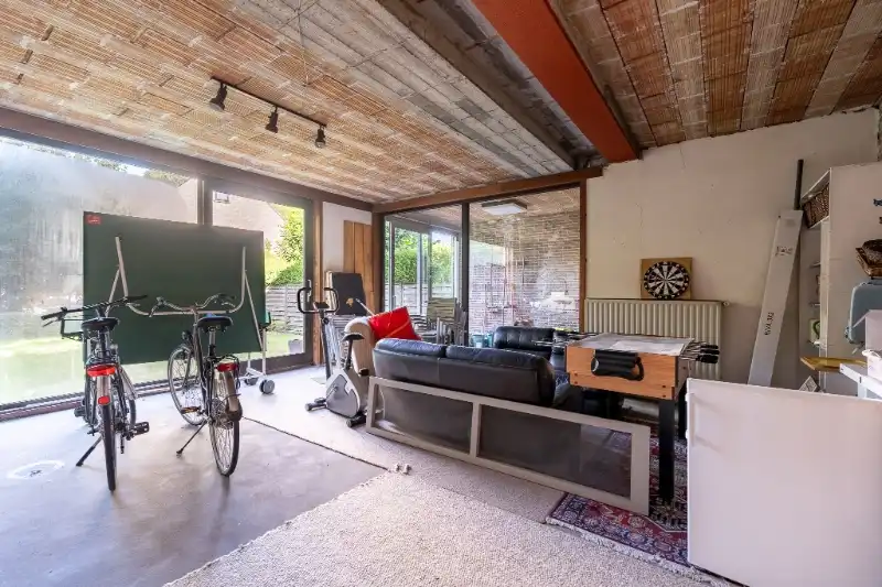 Unieke en ruime woning met geïntegreerd kantoor, 4 slpks en zuidgerichte tuin foto 7