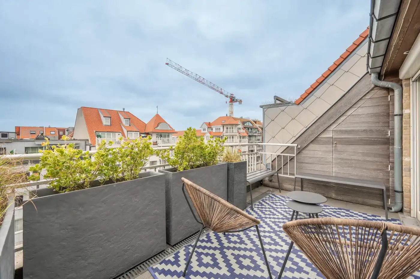 Zuidgericht en instapklaar 4-slaapkamerappartement, met 2 ruime terrassen. foto 3