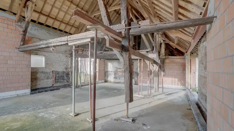 Exclusief 17e eeuws landgoed met bijgebouwen en slotgracht op 1 ha foto 7