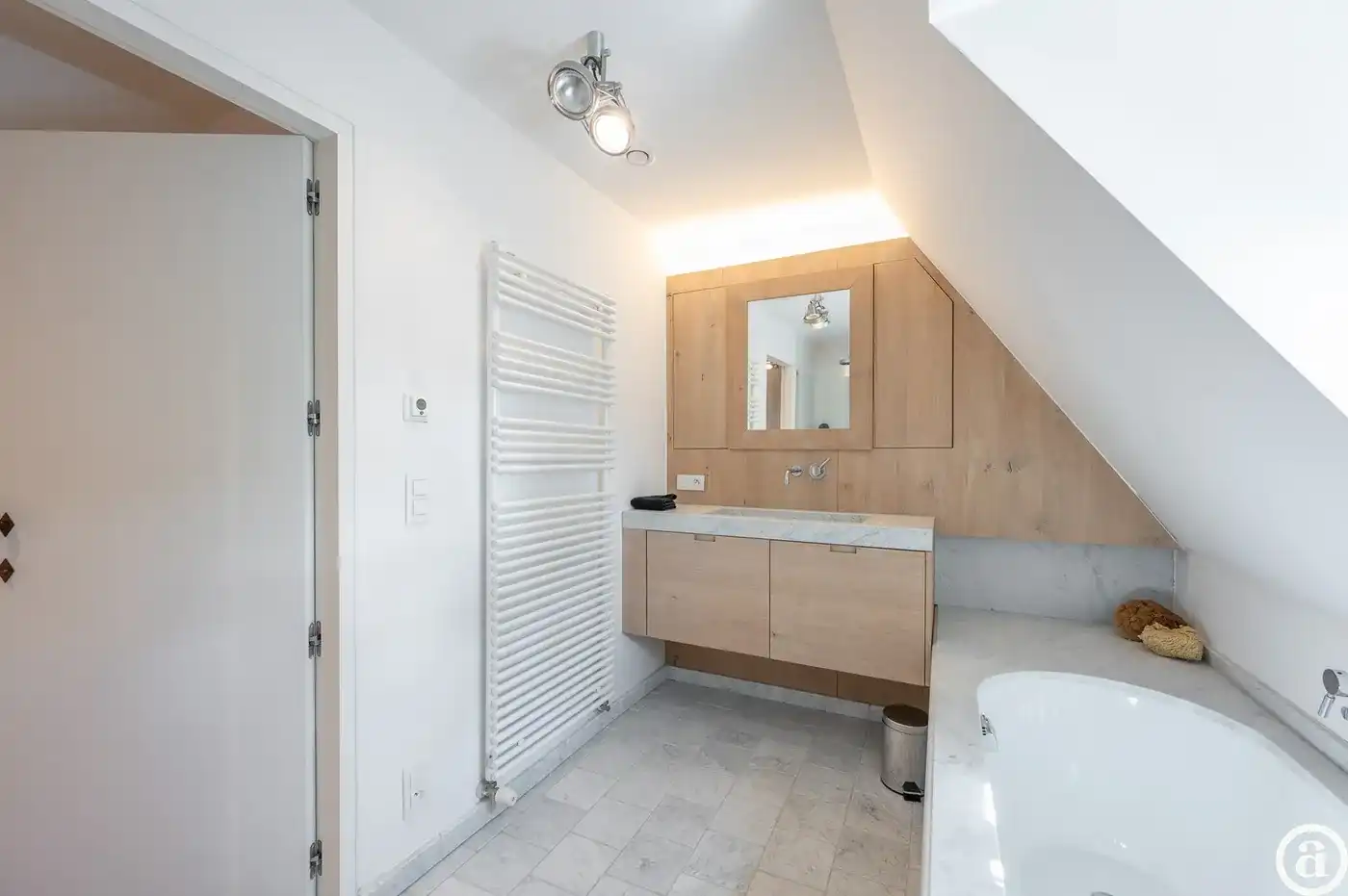 Prachtige villa met zwembad rustig gelegen in een paadje in hartje Zoute. foto 33