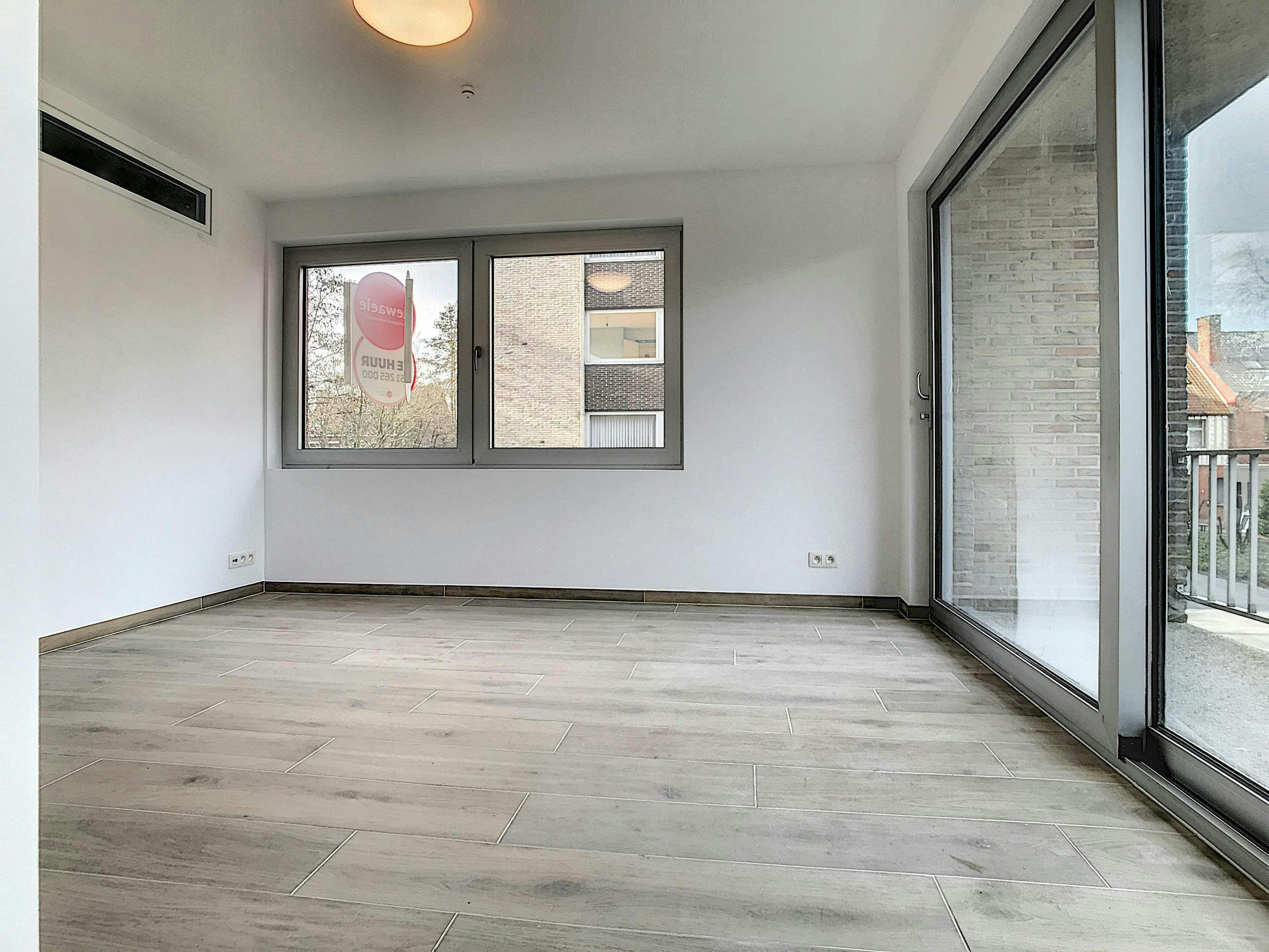 Top investering met 1 slaapkamer en terras te Roeselare!!! foto 2