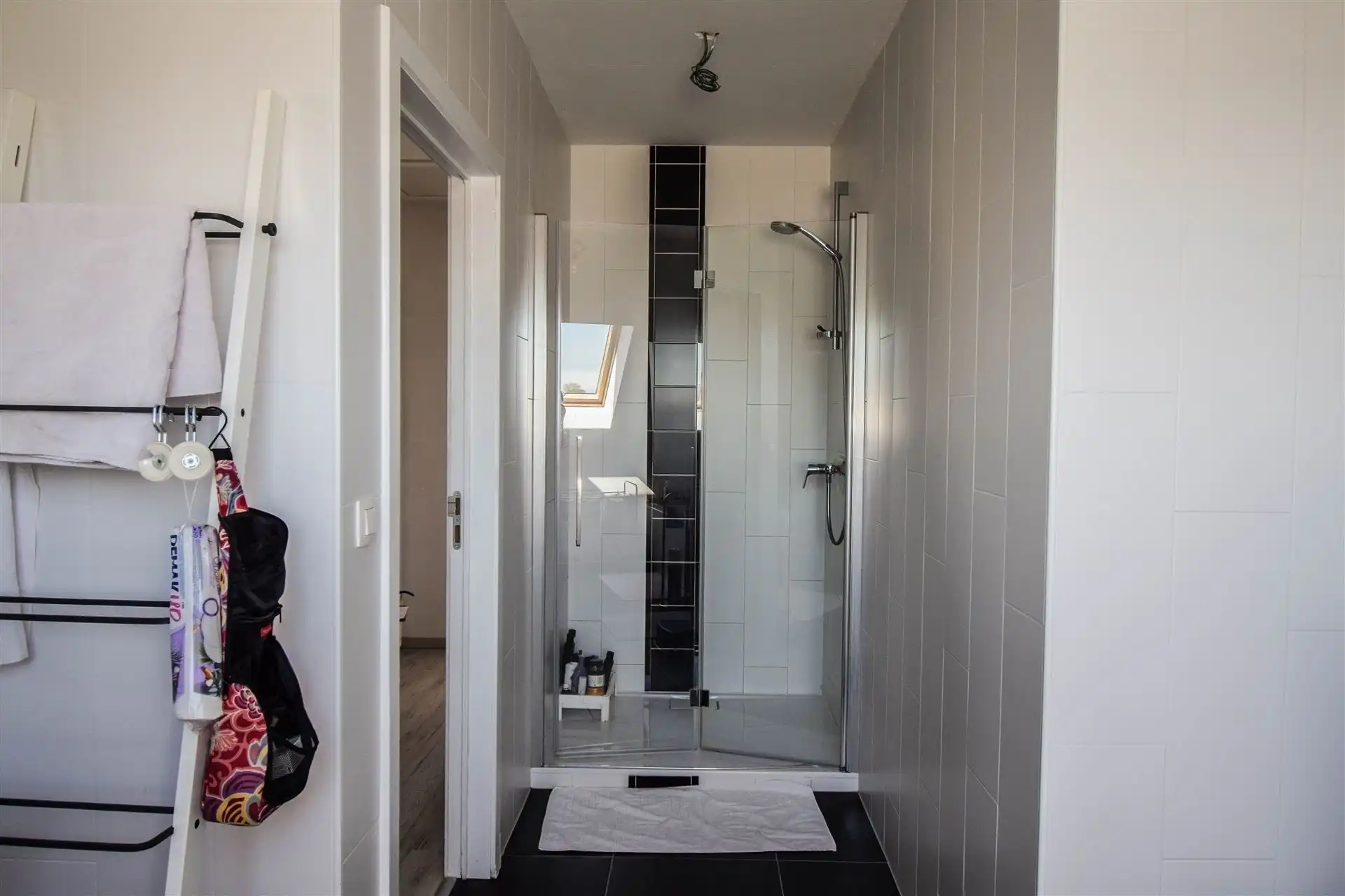 Aan de rand van de stad, rustig gelegen duplex foto 9