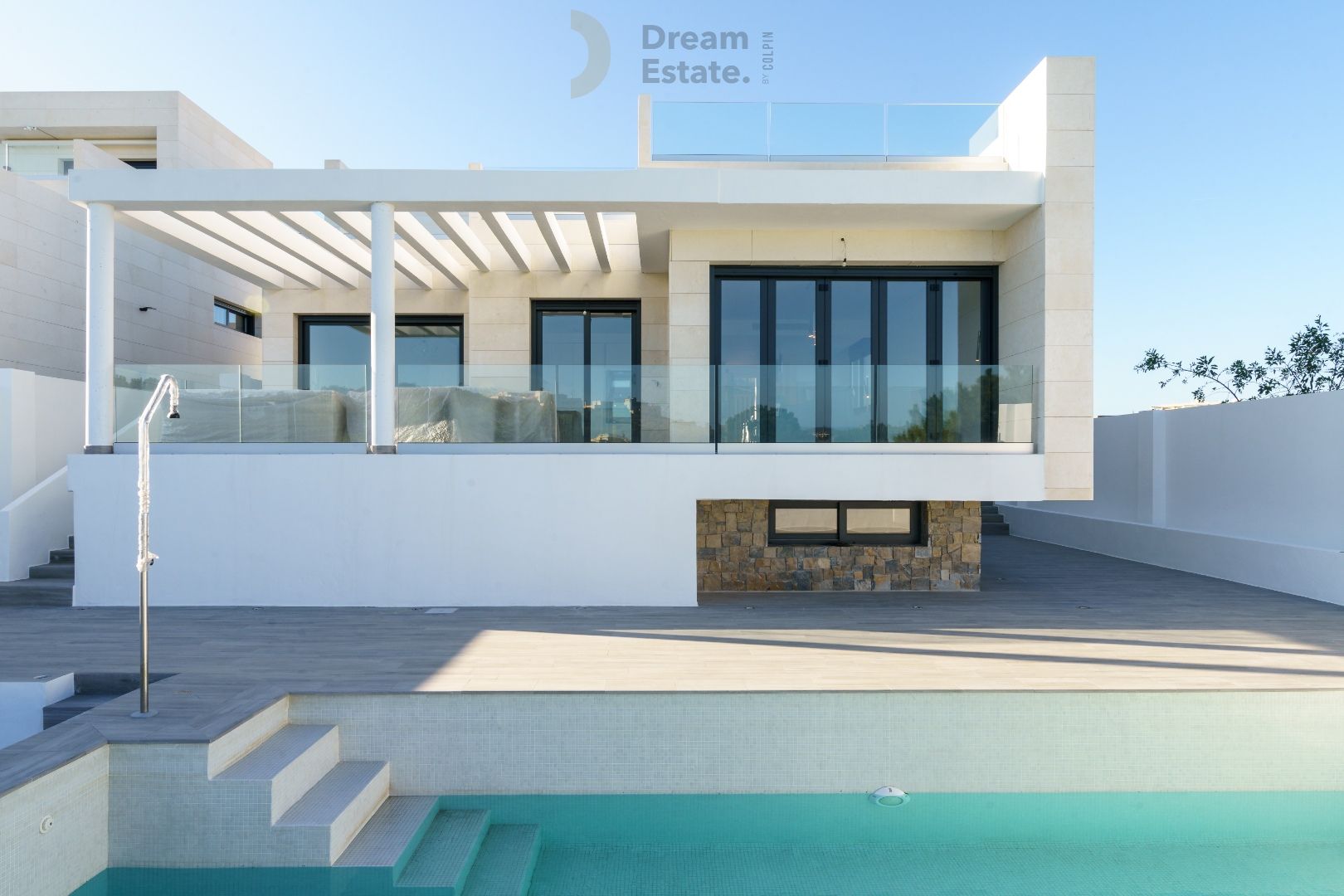 Nieuwbouwwoningen (nog slechts 2) tegenover de golf met zicht naar zee te Mijas. foto 26