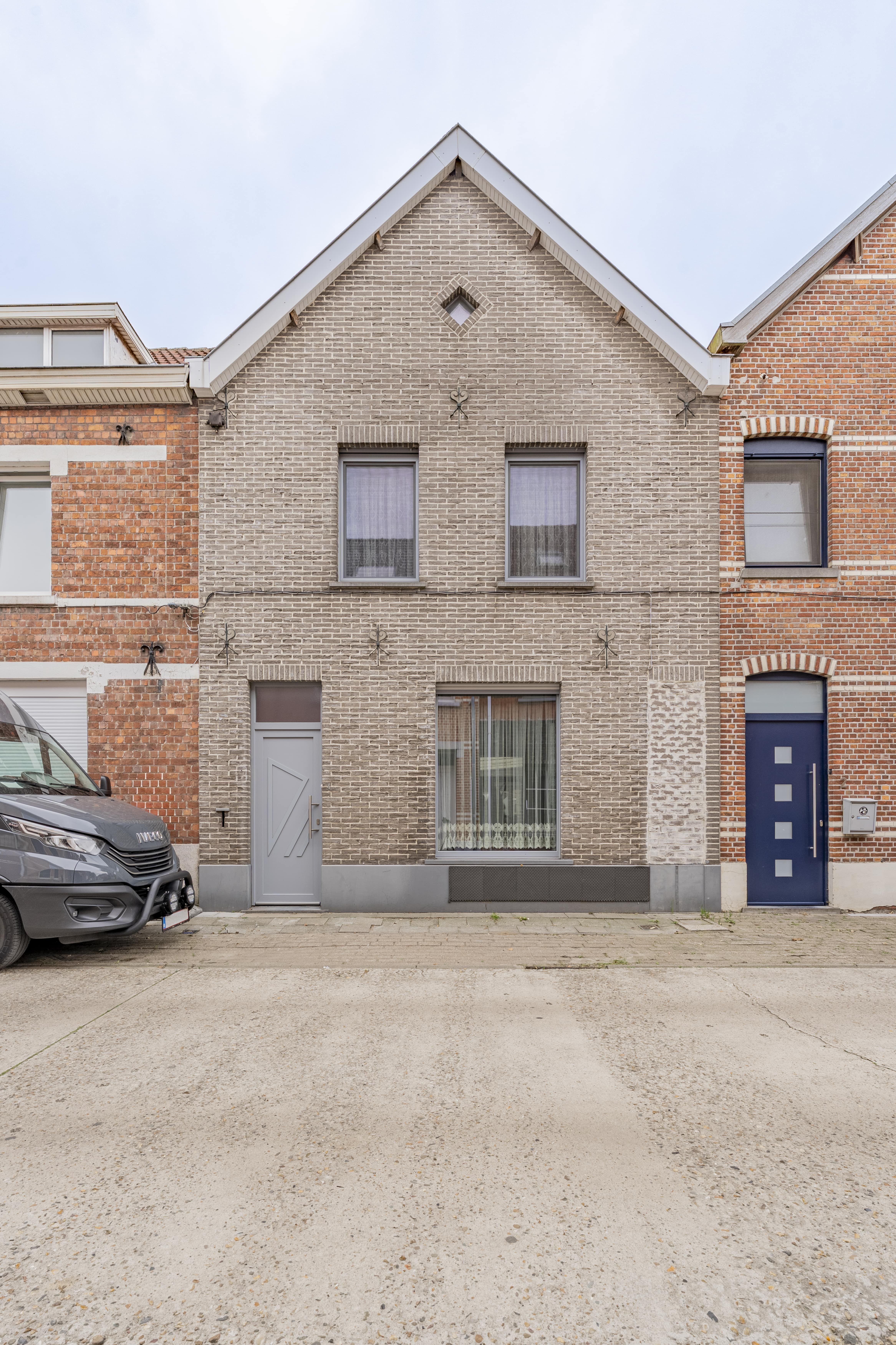Gerenoveerde woning met 3 slaapkamers en EPC B te Zelzate foto {{pictureIndex}}