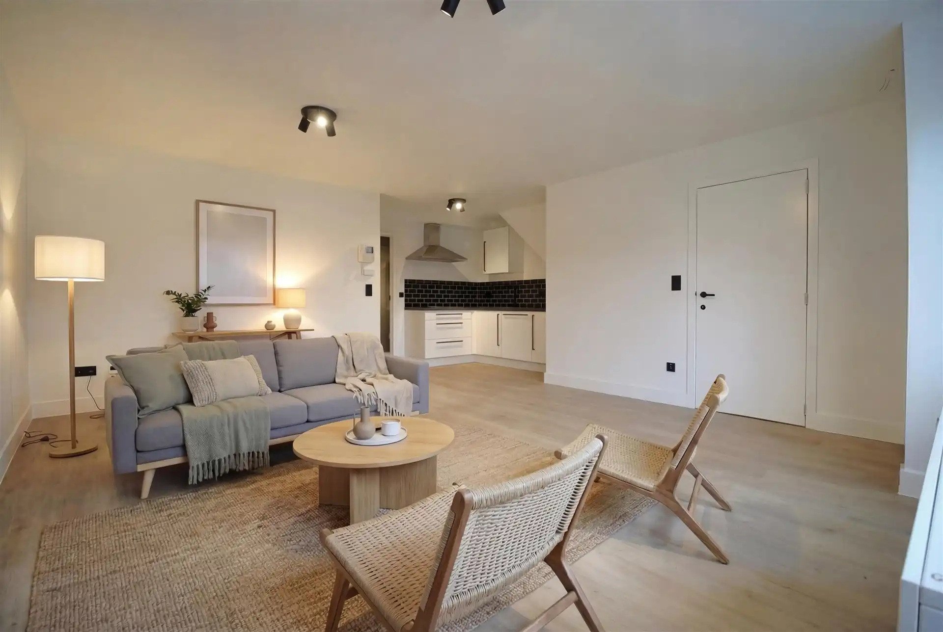 Vernieuwd éénkamerappartement in centrum Sint-Jozef foto {{pictureIndex}}