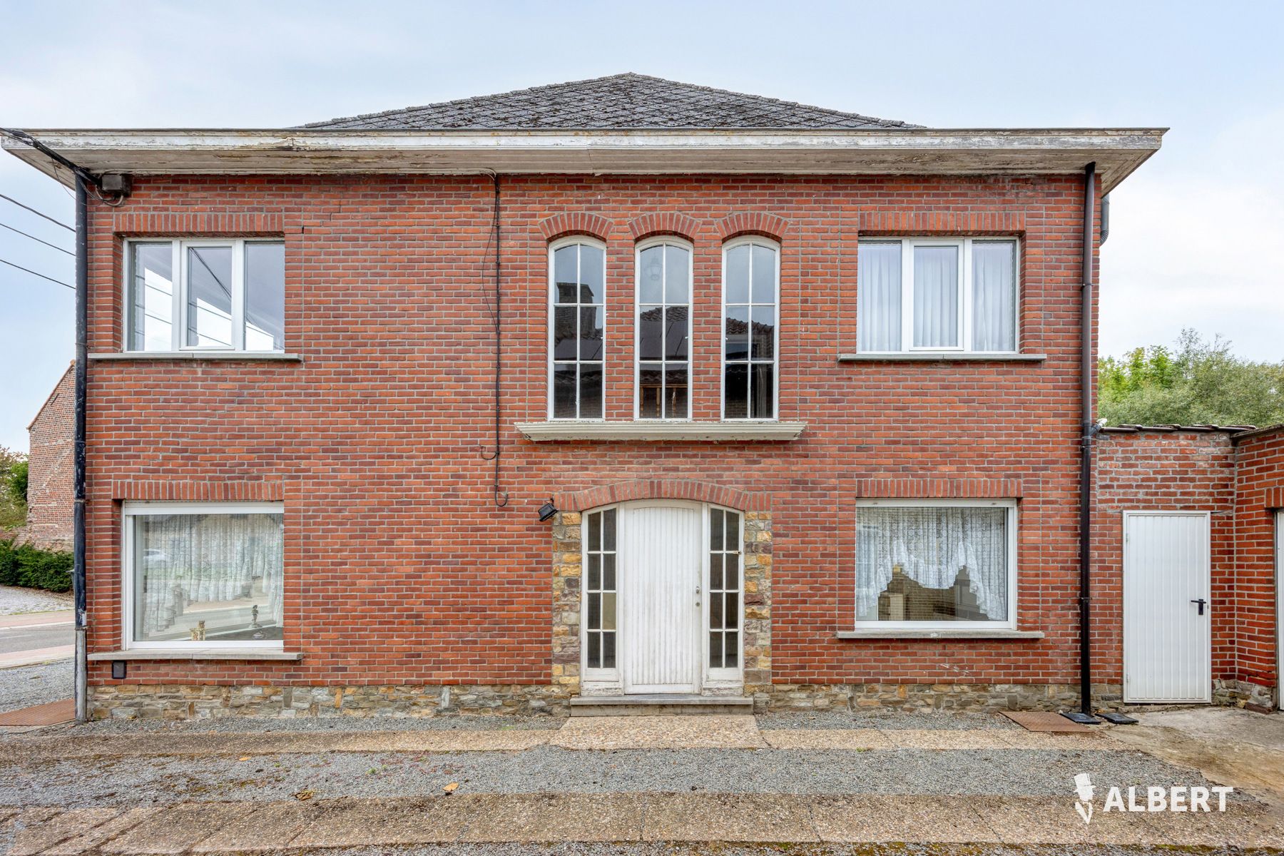 Charmante op te frissen woning met weidezicht foto 2