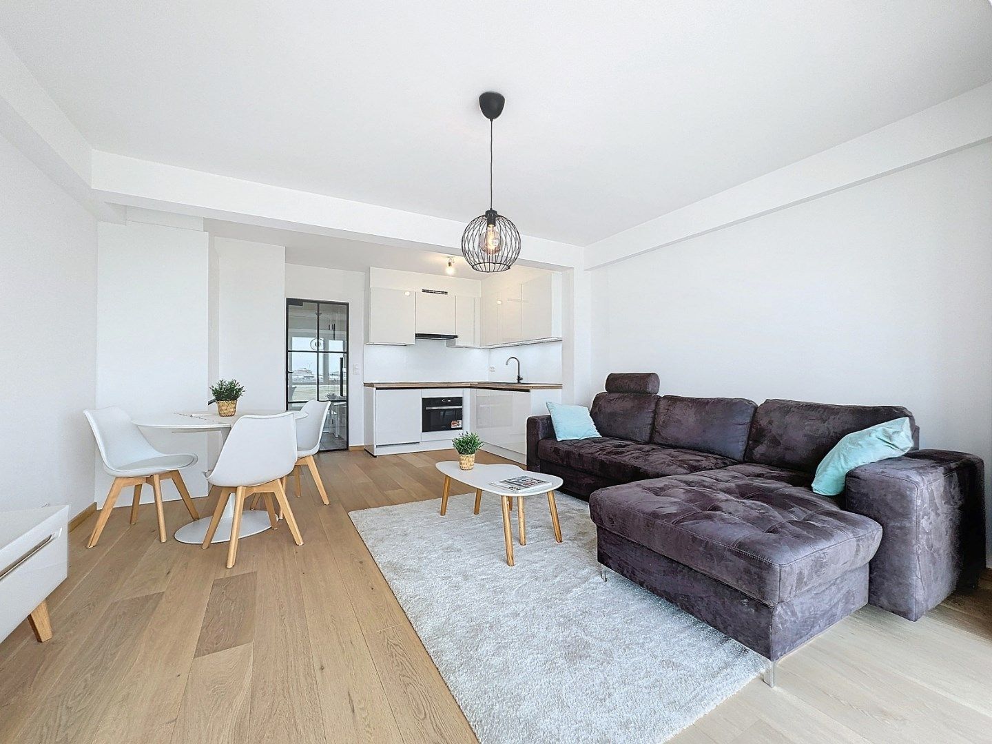 Gerenoveerd appartement met 1 slaapkamer op de zeedijk in Knokke-Heist foto {{pictureIndex}}