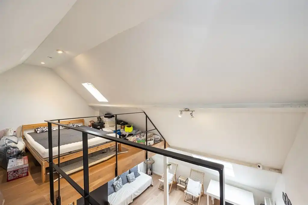 Gerenoveerd appartement met mezzanine foto 8