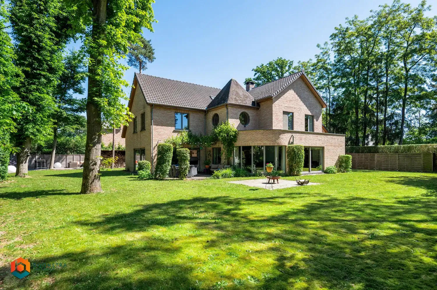 Energiezuinige villa met 4 slpkrs op ruim perceel (1503 m²) te Keerbergen foto {{pictureIndex}}
