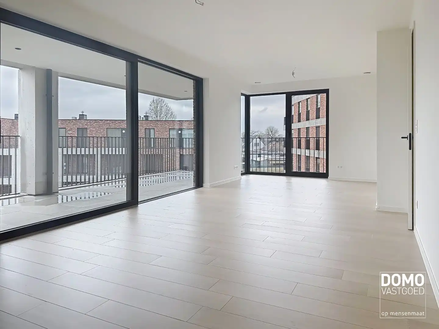 RUIM APPARTEMENT MET PRACHTIG TERRAS, LIFT EN GARAGEBOX IN CENTRUM KERMT foto 5