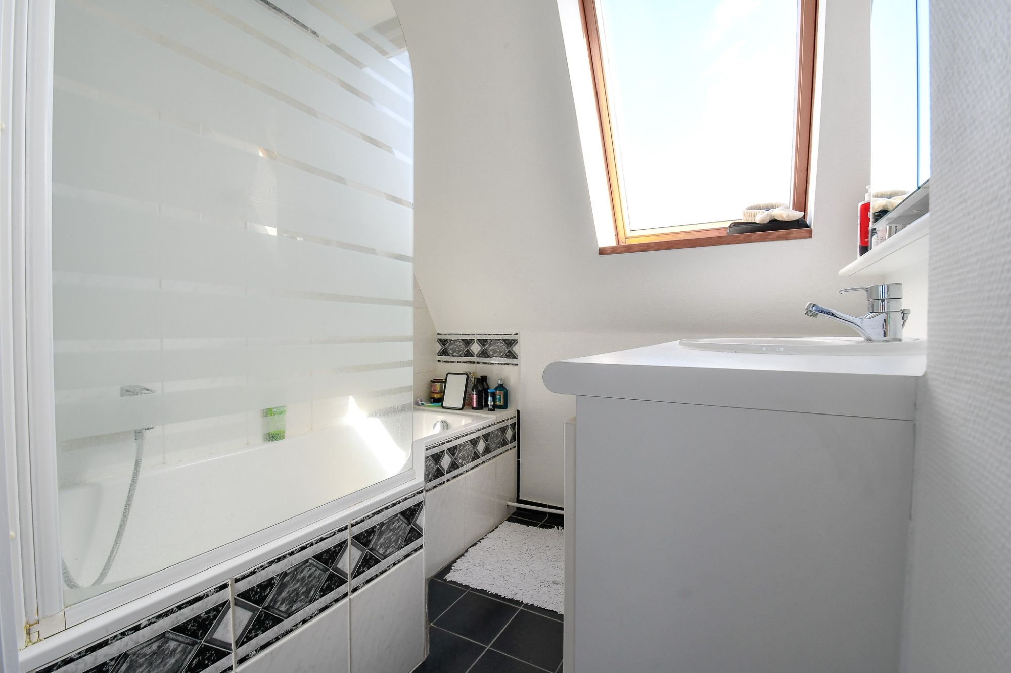 Uiterst goed gelegen modern appartement op hoogste verdieping foto 9
