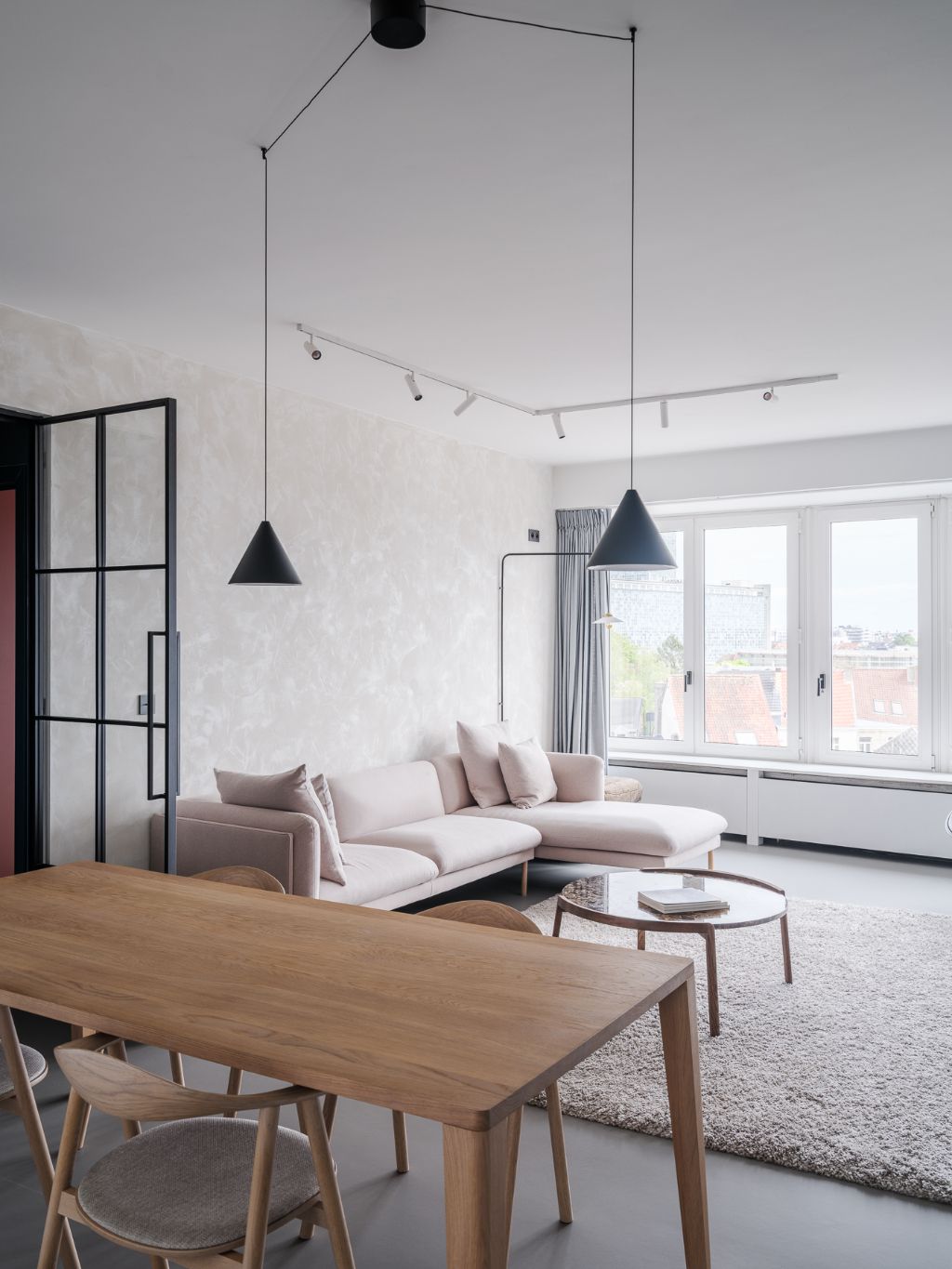 Omgeving Sint-Pietersstation. Stijlvol en architecturaal gerenoveerd appartement met 2 volwaardige slaapkamers, privatieve staanplaats en een zonnig terras. foto 3