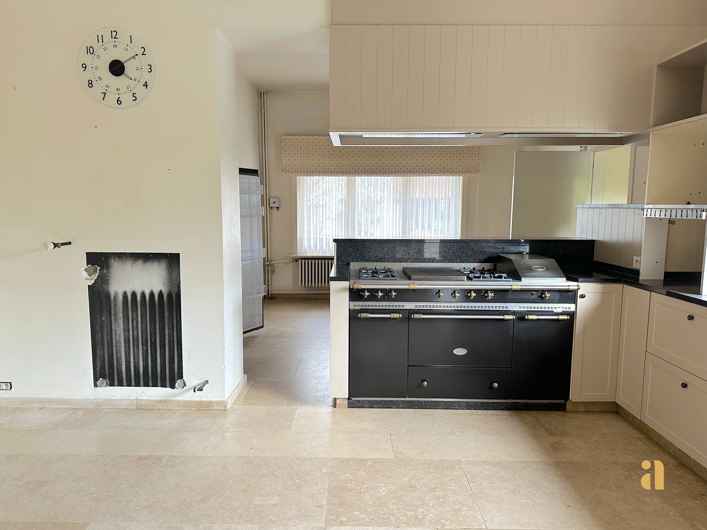Te huur: royale woning met zwembad foto 10