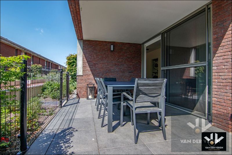 LUXUEUS GVL 3 SLPK-APP MET TUIN EN TWEE STAANPLAATSEN foto 5