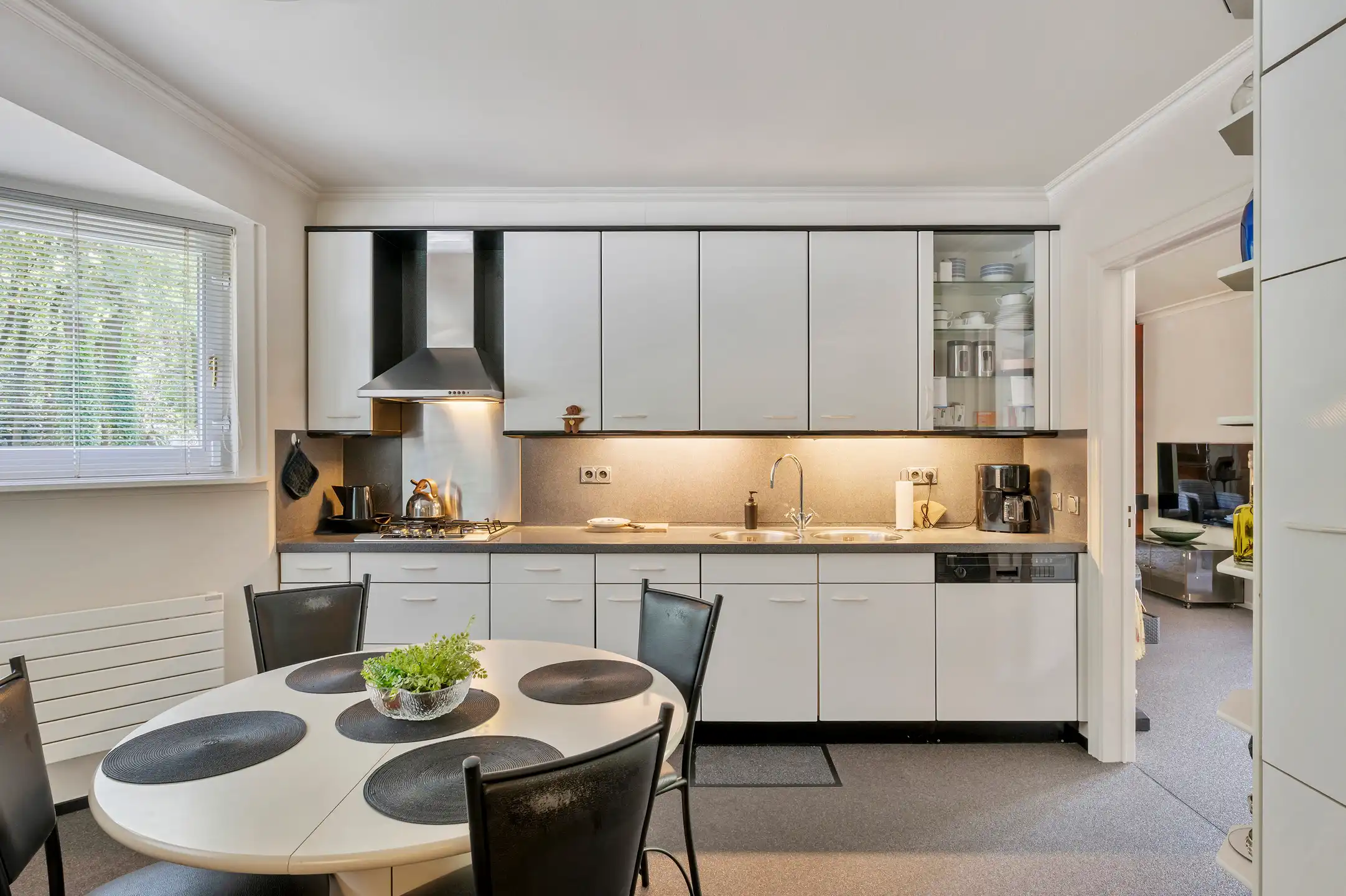 Gelijkvloerse villa op ca. 3.660 m² met parktuin! foto 8