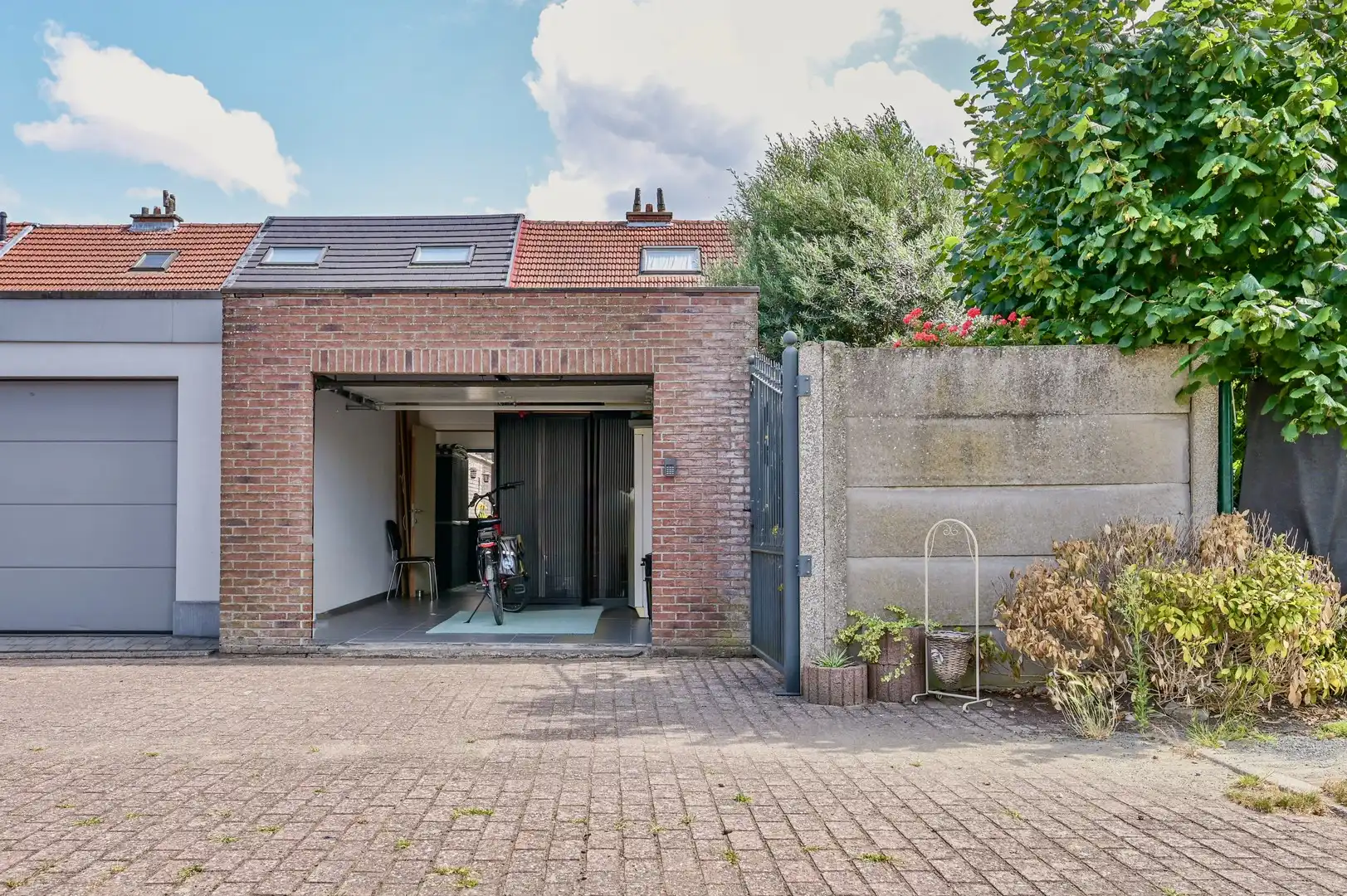 CENTRAAL GELEGEN,  INSTAPKLARE WONING MET GARAGE EN ACHTERUITWEG foto 22