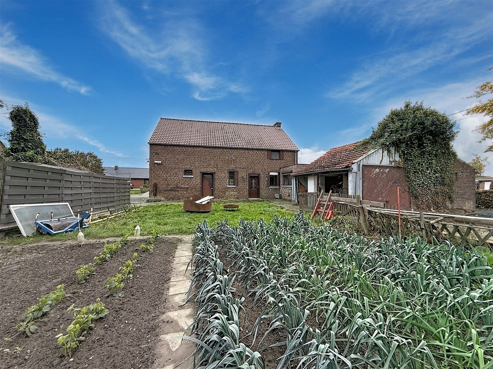 Te renoveren woning, 1 slpk (inrichtb zolder), tuin, 7a 91ca foto 4