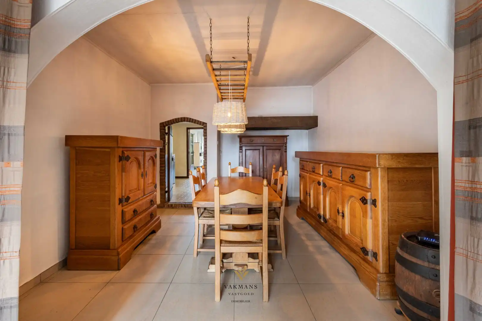 Ruime en charmante alleenstaande woning met 5 slaapkamers en 2 badkamers foto 8