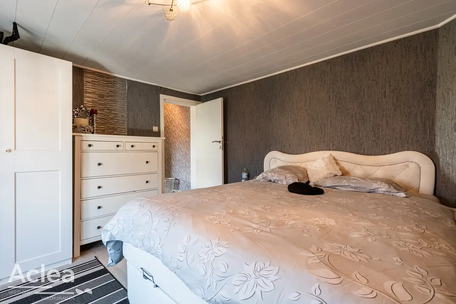 Halfopen woning met 3 slaapkamers, garage en leuke tuin in Sleidinge foto 16