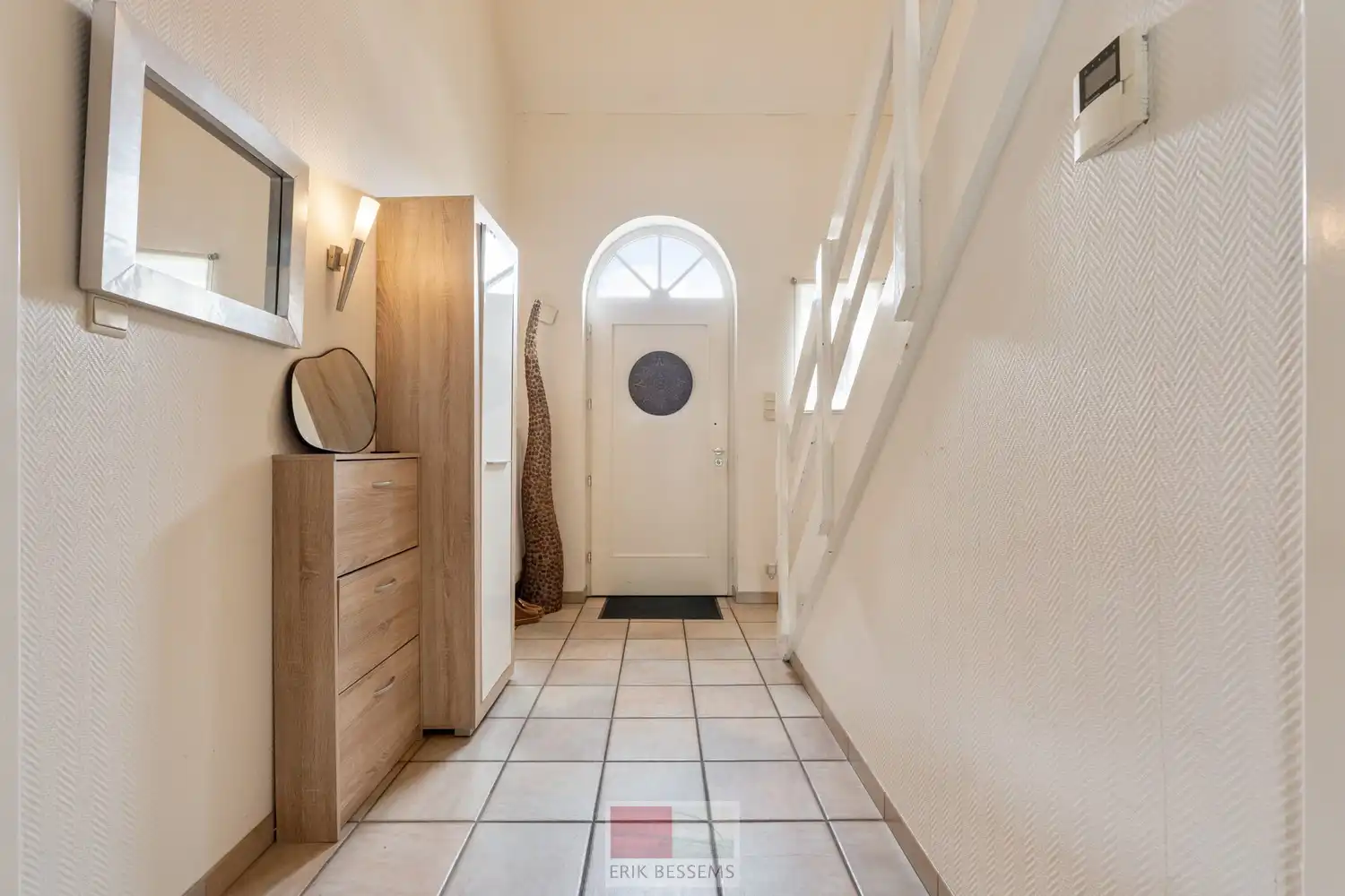 Vrijstaande woning met luxe buitenbeleving en topligging nabij Maastricht foto 4