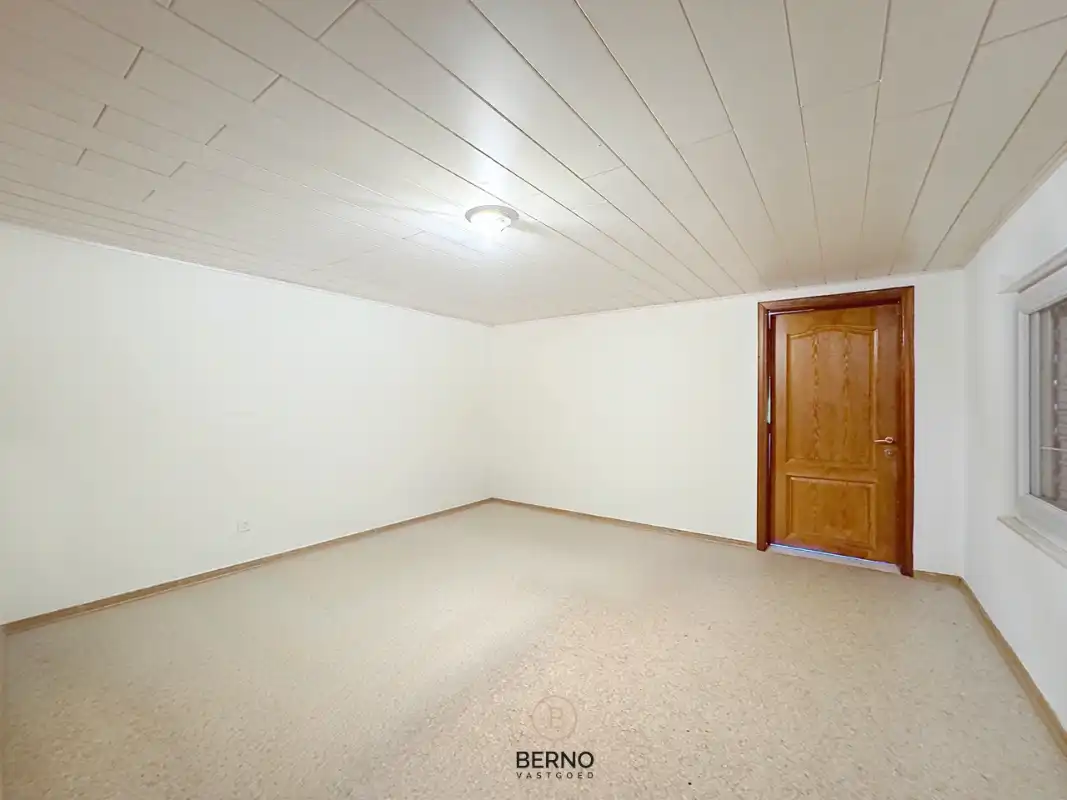 Te renoveren woning met 4 slaapkamers foto 9