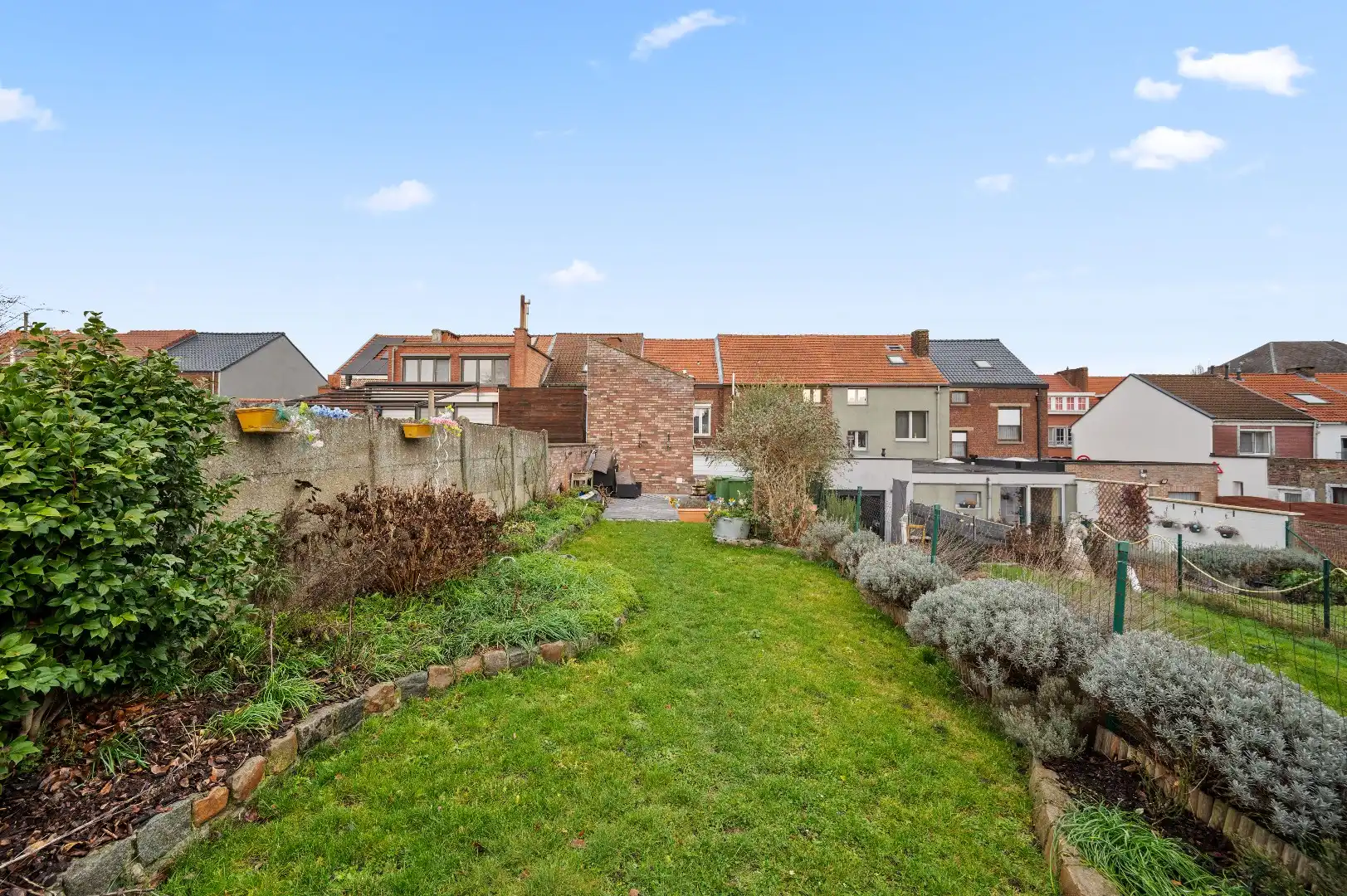 Instapklare rijwoning met 3 slaapkamers en een ruime tuin op de Tiense stadsrand. foto 2