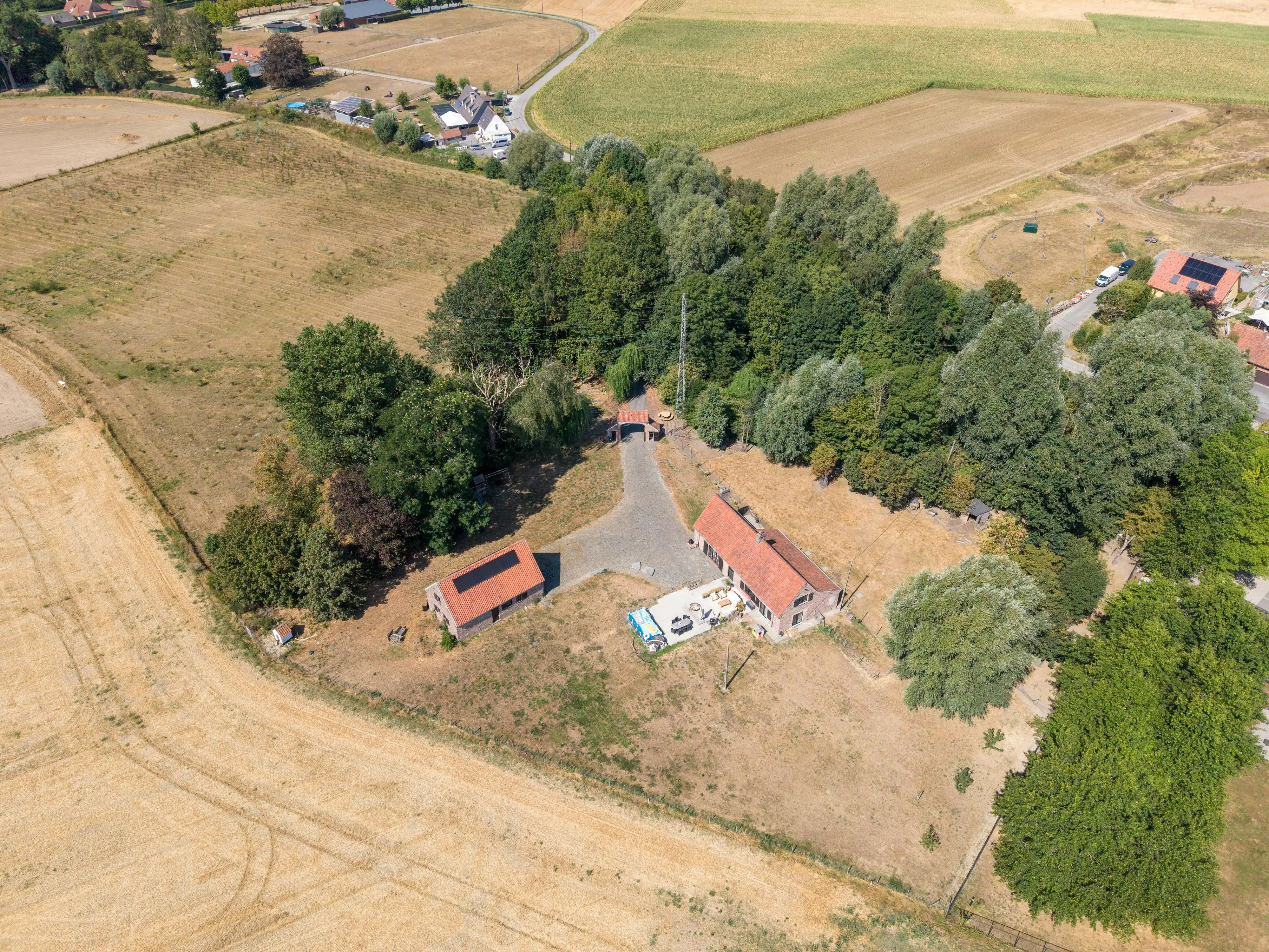 Karaktervolle hoeve te koop in Waregem foto 2
