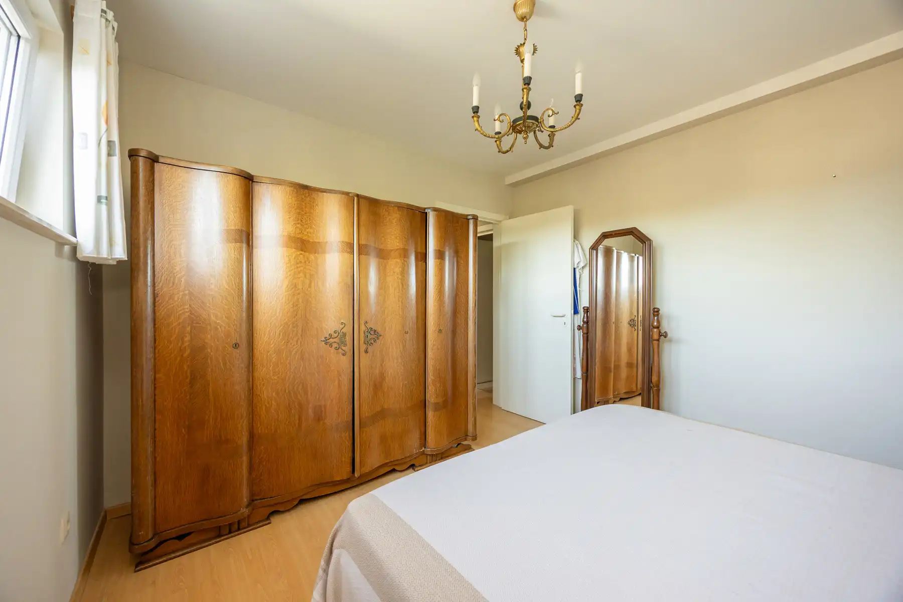 Instapklaar appartement op de 1ste verdieping met 2 slaapkamers, terras en autostaanplaats.  foto 12