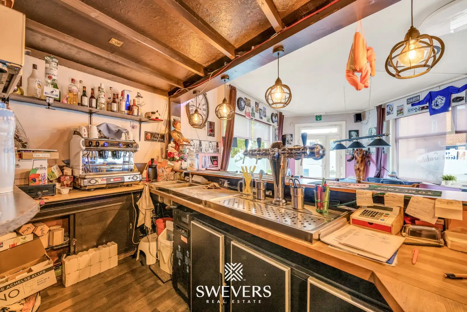Op te frissen horecazaak met terras en feestzaal in van Mol foto 12