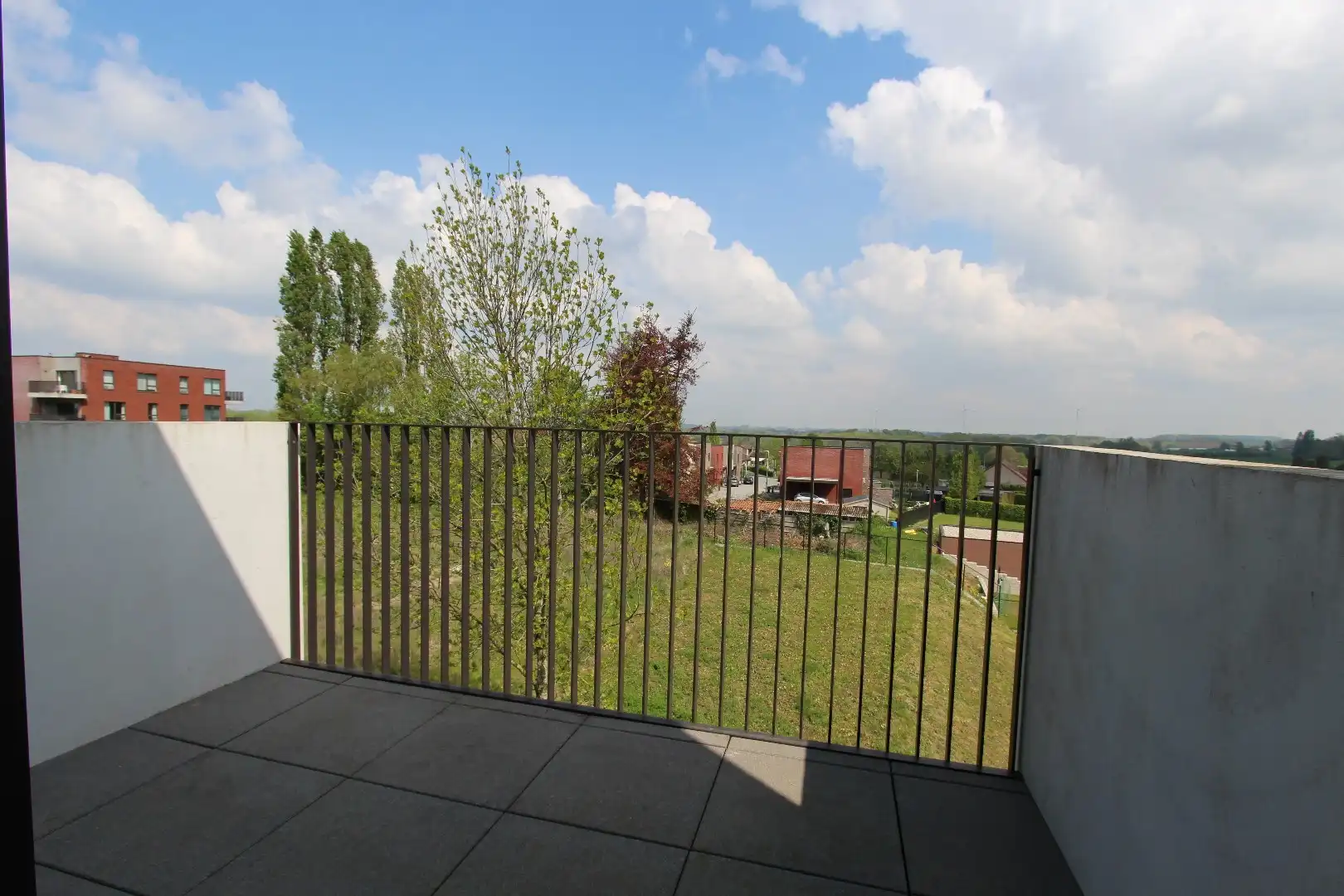 Modern appartement met ruim terras + autostaanplaats, rustige ligging in randstad Tongeren foto 2