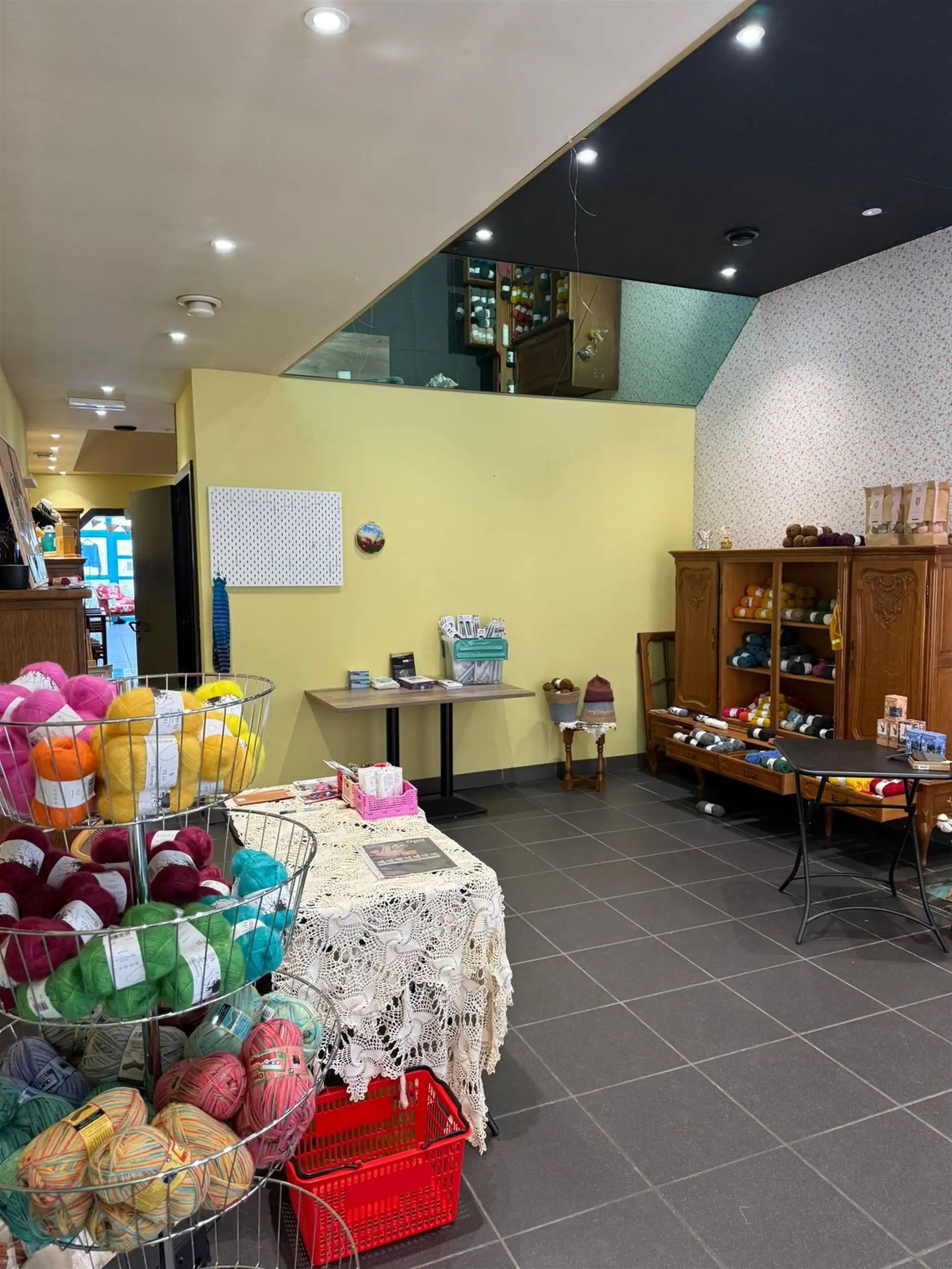 Handelspand met grote etalage op een toplocatie aan de Grote Markt te Mechelen! foto 9