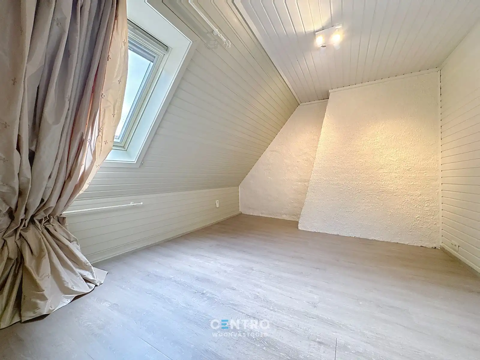 CHARMANTE woning in het Guido Gezellekwartier te Brugge! foto 12