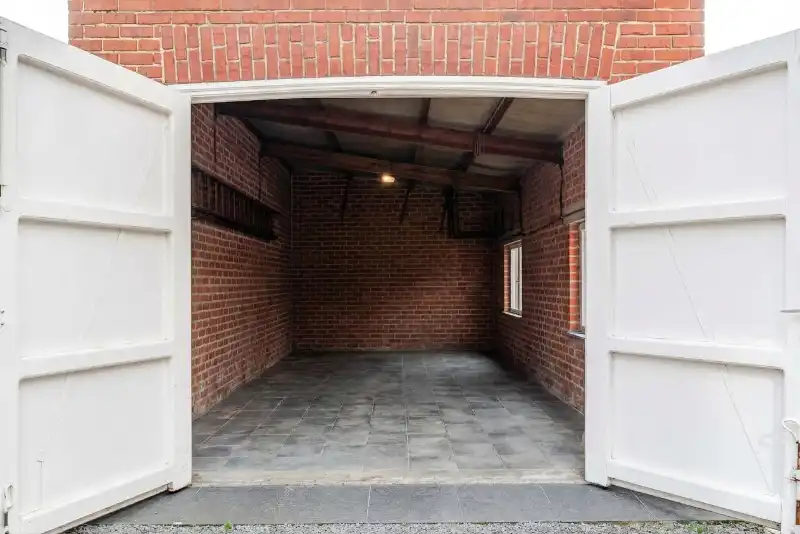 Ruime halfopen woning met potentieel foto 12