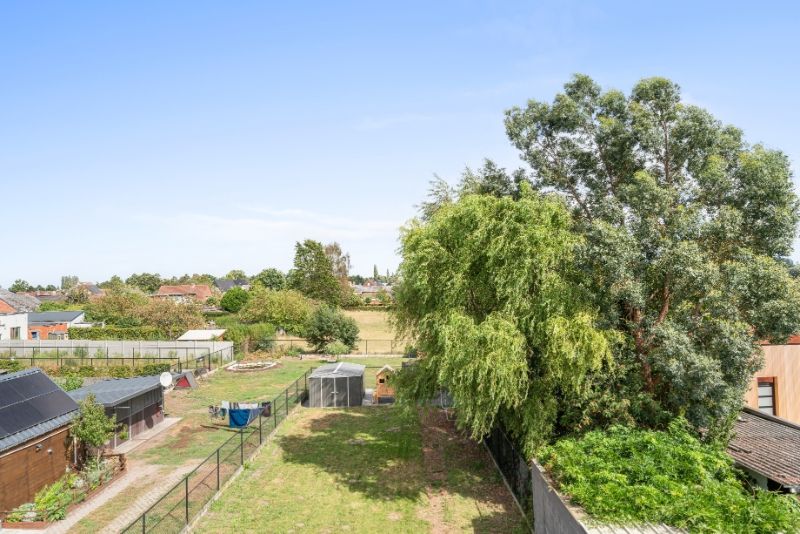Mooie recente woning met 4 slaapkamers op 410m² foto 12