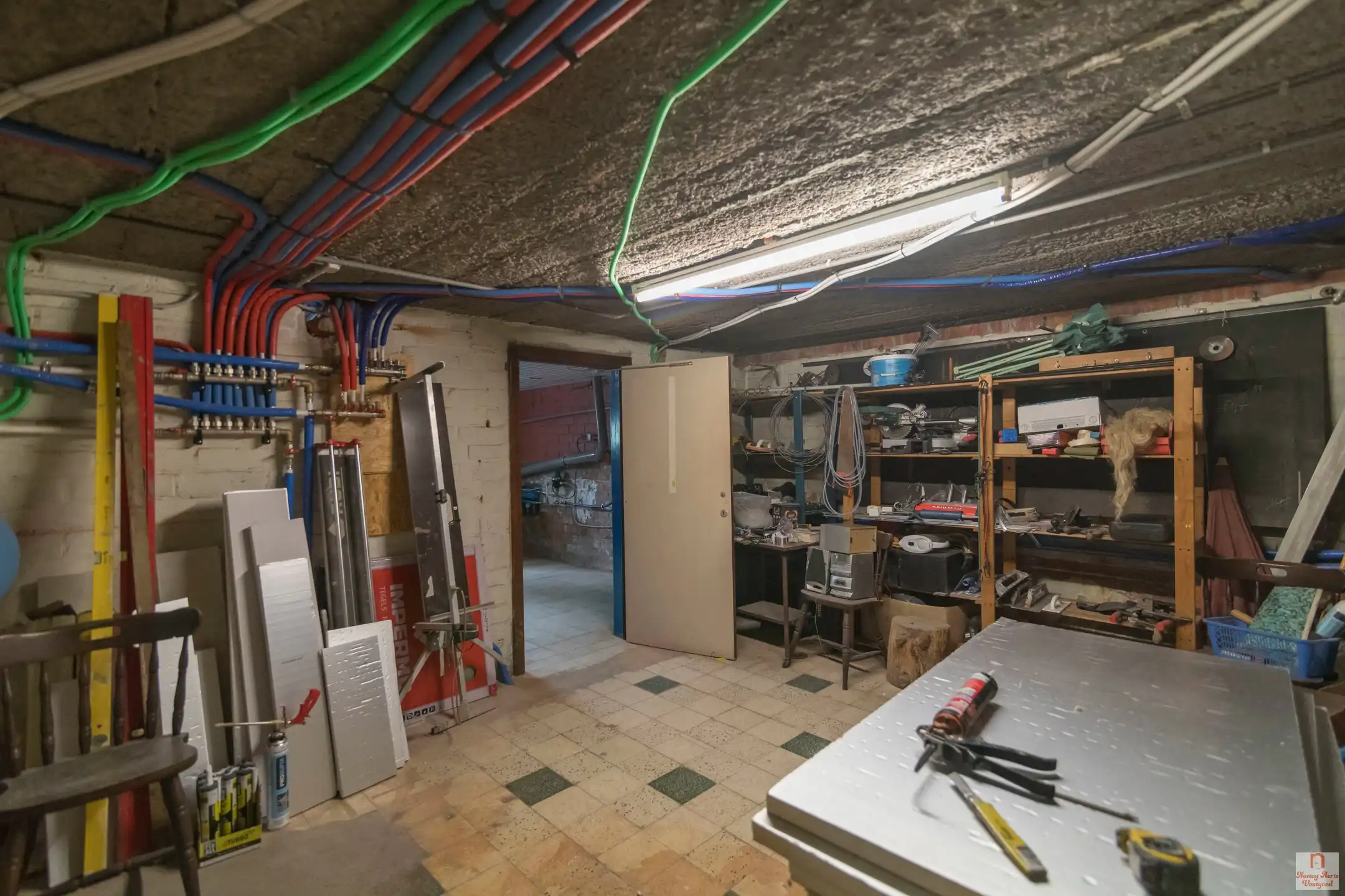 Grondig gerenoveerde splitlevelwoning in een rustige straat foto 48