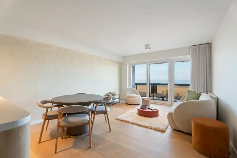 EXCLUSIEF  APPARTEMENT MET FRONTAAL ZEEZICHT foto {{pictureIndex}}