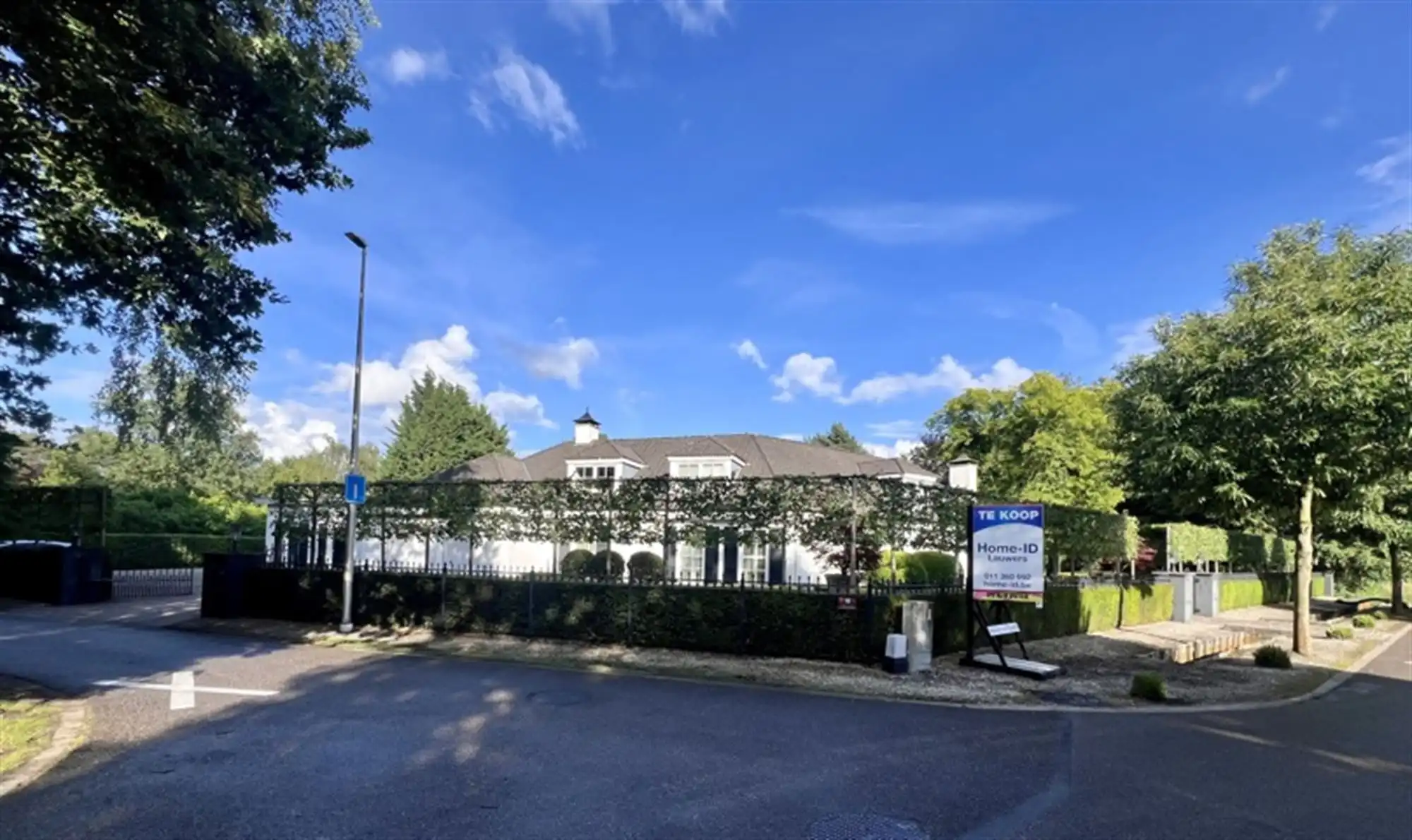 Villa met binnen en buitenzwembad foto 3