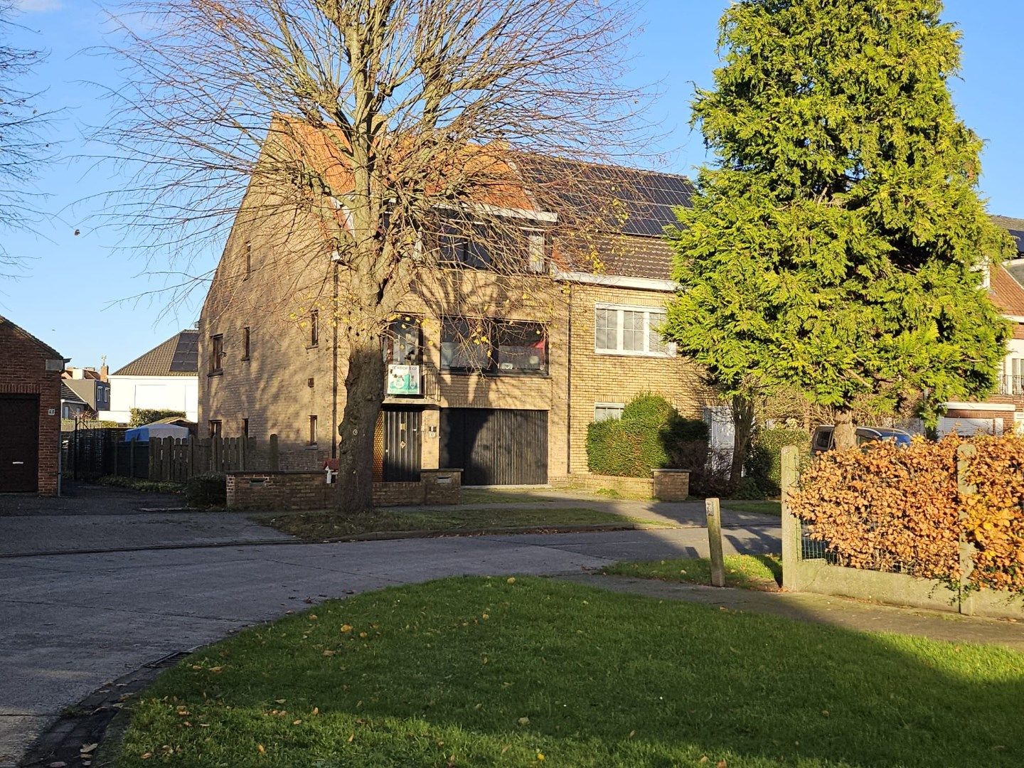 Ruime half open woning met grote garage en leuke tuin in uiterst rustige straat nabij de Damse Vaart. foto 15