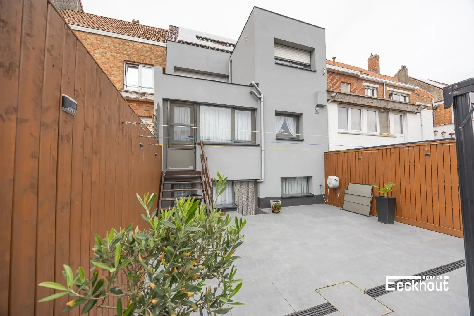 Verzorgde, instapklare woning met onderhoudsvrije buitenruimte! foto 8