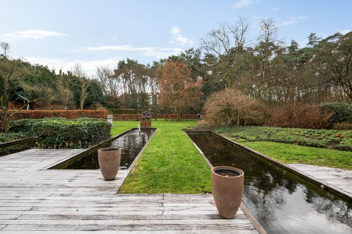 Uitzonderlijke villa op 3451 m² met 5 slaapkamers omgeven door groen. foto 25