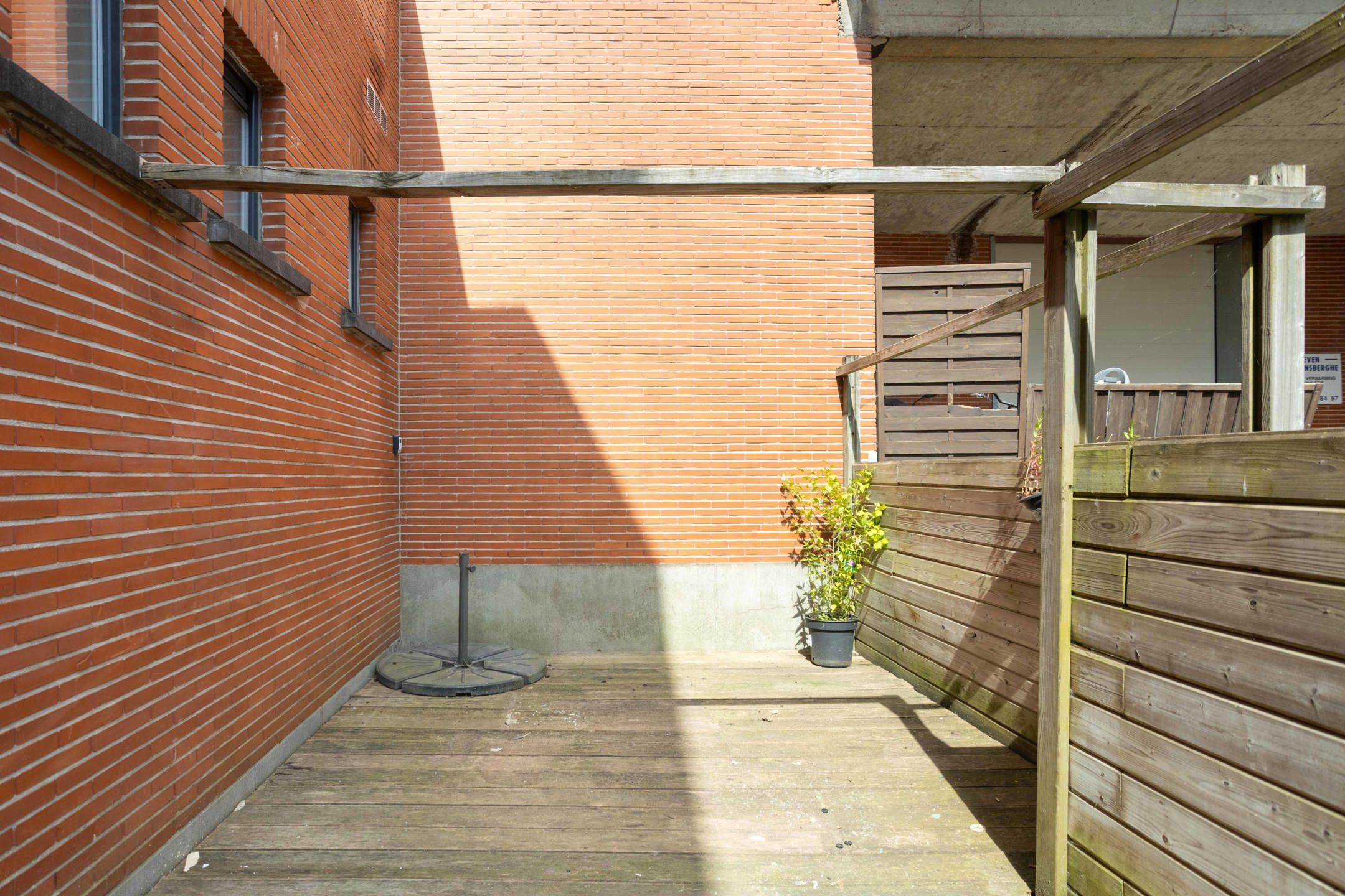 Rustig gelegen, gelijkvloers appartement met terras. foto 9