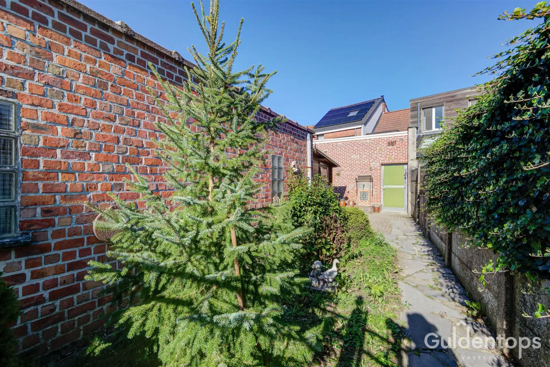 Zeer goed gelegen rijwoning foto 37