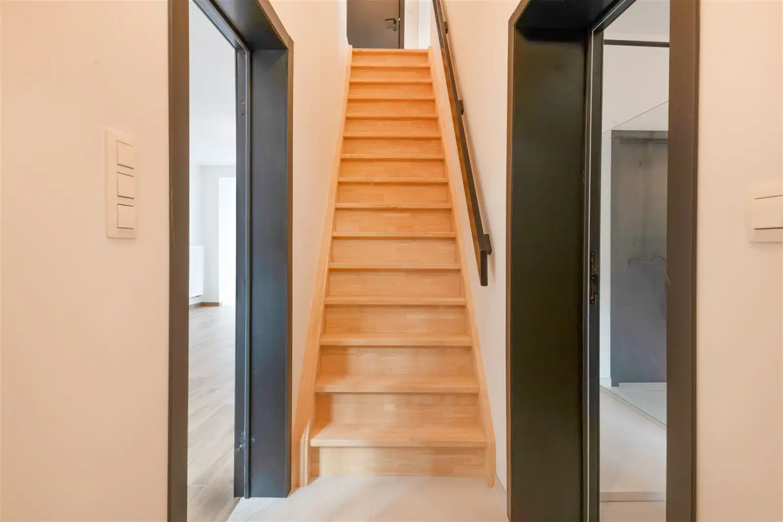 Instapklare volledig vernieuwde gezinswoning met tuin op 4are60 foto 16