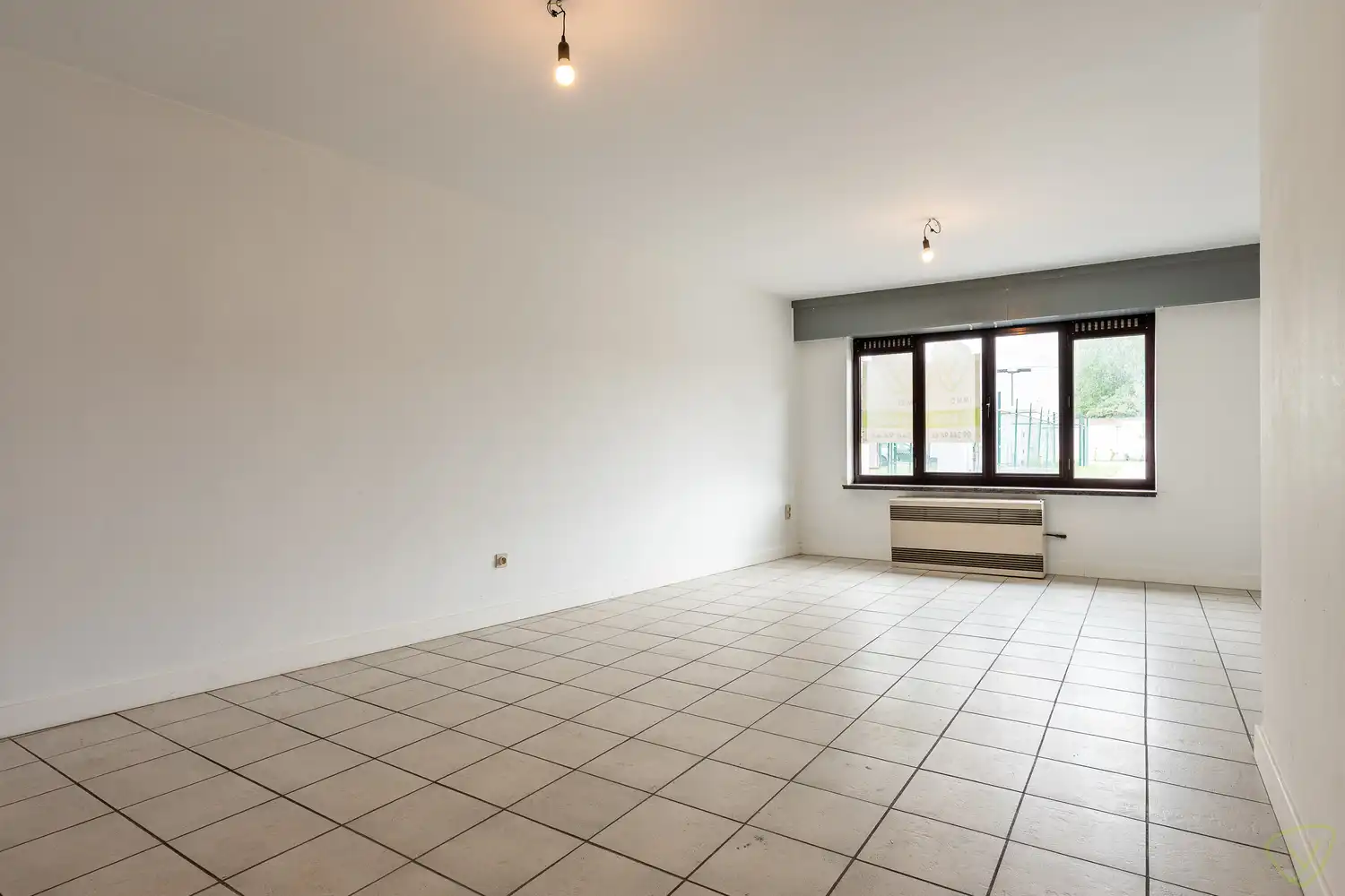 Ruim gelijkvloersappartement met private garage in de Kaaistraat! foto 2